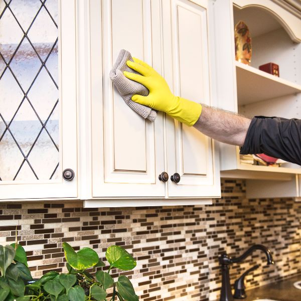 Rengøring af køkkenlåger - Husmortip.dk