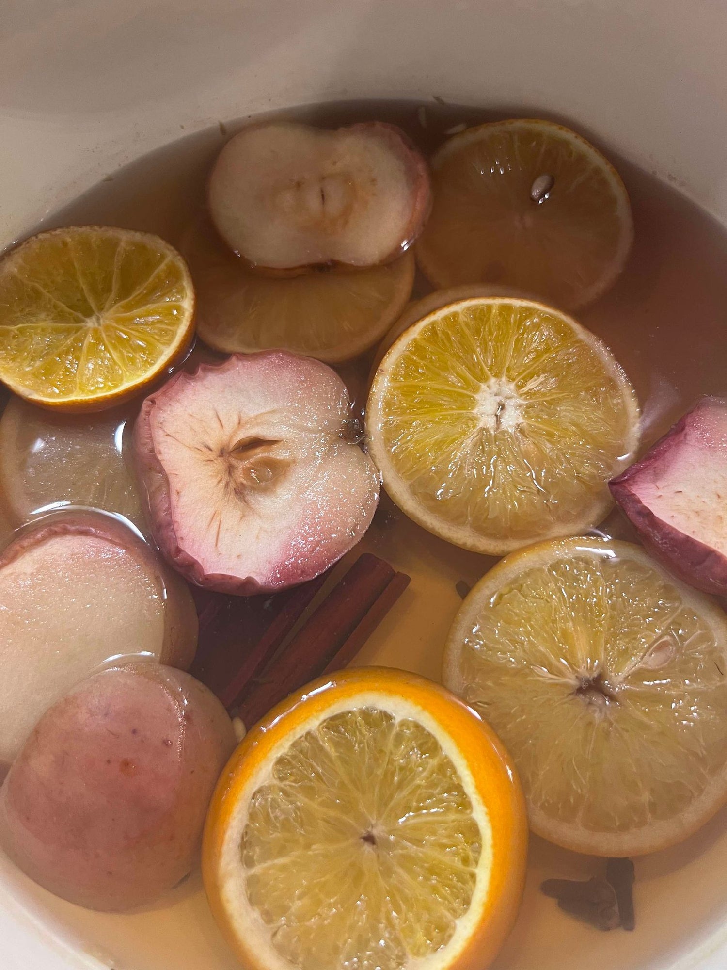 Sådan bruger du en simmerpot til at sprede dejlig duft i dit hjem